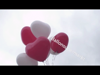 Große Herzluftballons zur Hochzeit steigen lassen