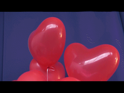 rote herzluftballons zur hochzeit